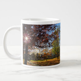 Sonne und Hütten im Herbst - Martha's Weinberg Jumbo-Tasse