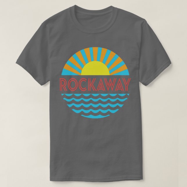 Sonne und Wellen am Strand von Rockaway T-Shirt (Design vorne)