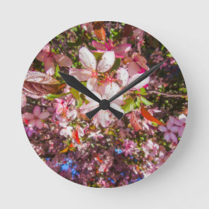 Sonne und Wolken Die Natur blüht Herz in Blume Runde Wanduhr