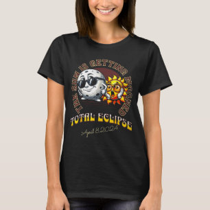 Sonne wird von Mond geformt Sonnenfinsternis T-Shirt