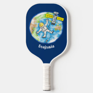 Sonnenastronaut im Weltraum und Cartoon der Erde Pickleball Schläger