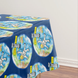 Sonnenastronaut im Weltraum und Cartoon der Erde Tischdecke
