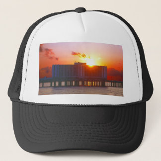 Sonnenaufgang am Flagship Hotel Hats Truckerkappe