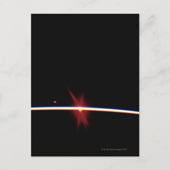 Sonnenaufgang am Horizont der Erde Postkarte (Vorderseite)