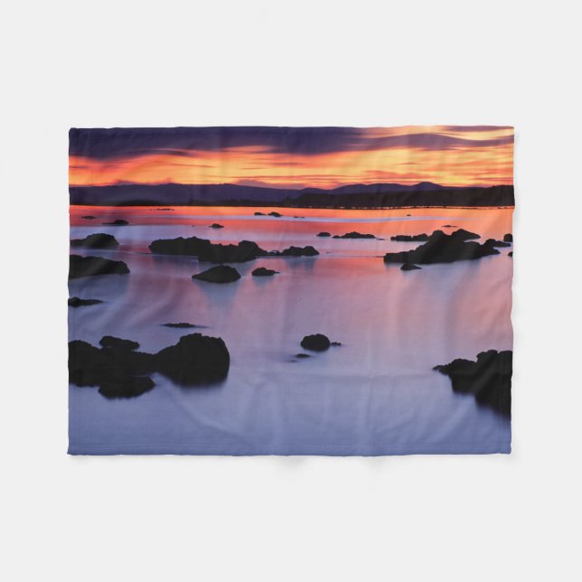 Sonnenaufgang am Schwarzen Punkt des Monosees Fleecedecke (Vorderseite (Horizontal))