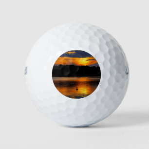 Sonnenaufgang am See, landschaftliches Foto, Golfball