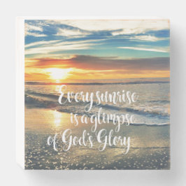 Sonnenaufgang am Strand mit Inspiration-Faith-Baue Holzkisten Schild
