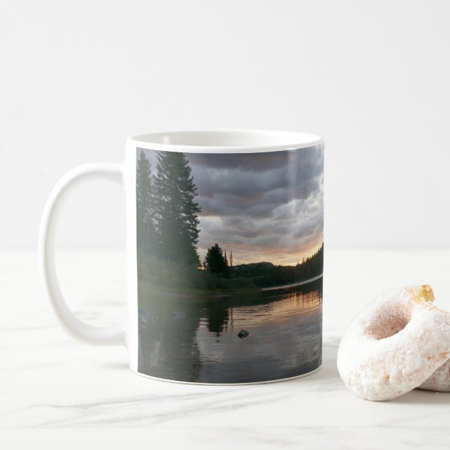 Sonnenaufgang am Swiftcurrent Lake II Kaffeetasse (Mit Donut)