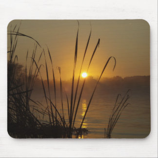 Sonnenaufgang auf dem See Mousepad