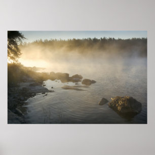 Sonnenaufgang durch Nebel in Anderson Bay, Regneri Poster