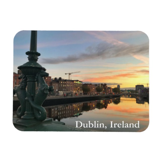 Sonnenaufgang entlang des Flusses Liffey in Dublin Magnet (Horizontal)