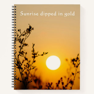Sonnenaufgang in Gold getaucht Träumerische Natur Notizbuch
