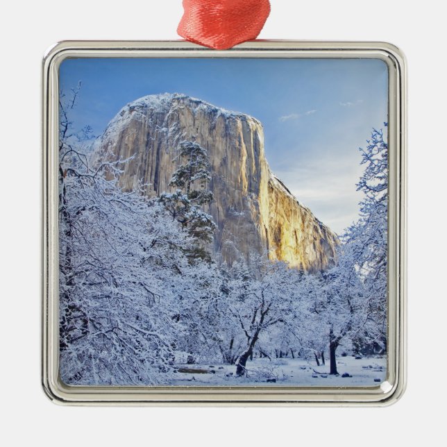Sonnenaufgang trifft El Capitan durch Schnee Ornament Aus Metall (Vorne)