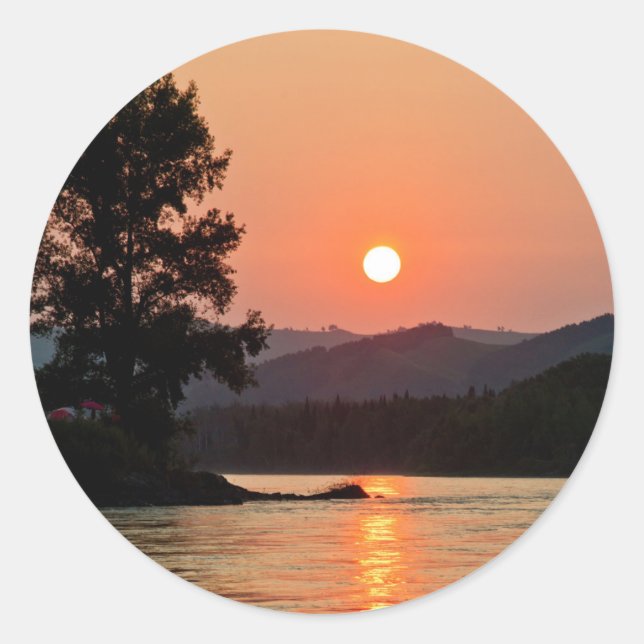 Sonnenaufgang über dem Fluss Katun Runder Aufkleber (Vorderseite)