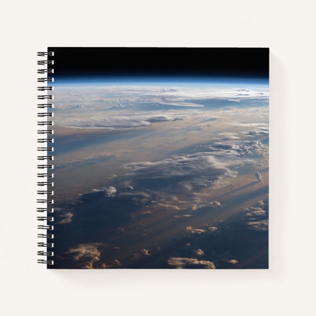 Sonnenaufgang über dem philippinischen Meer mit la Notizbuch (Vorderseite)