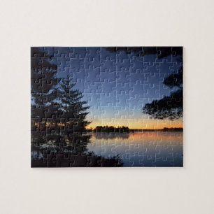 Sonnenaufgang über dem Puzzle des Northern Lake