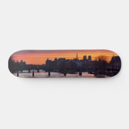 Sonnenaufgang über Ile de la Cite und Notre Dame - Skateboard