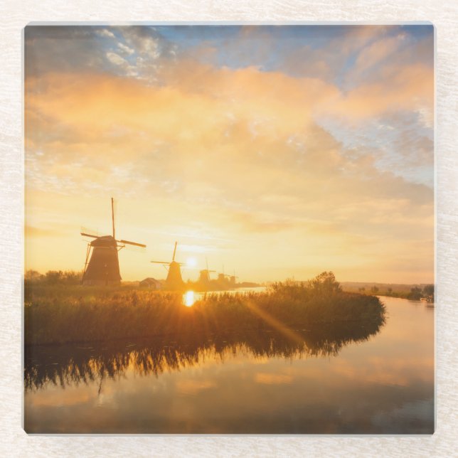 Sonnenaufgang über Windmühlen und einem Fluss in H Glasuntersetzer (Vorderseite)