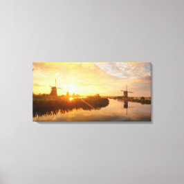 Sonnenaufgang über Windmühlen und einem Fluss in H Leinwanddruck