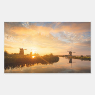 Sonnenaufgang über Windmühlen und einem Fluss in Rechteckiger Aufkleber