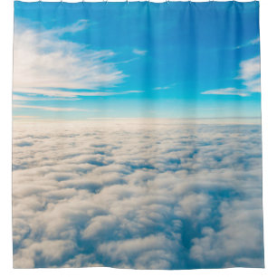Sonnenaufgang über Wolken aus dem Flugzeugfenster Duschvorhang