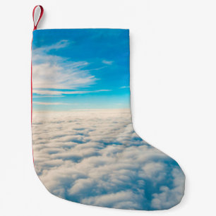 Sonnenaufgang über Wolken aus dem Flugzeugfenster Kleiner Weihnachtsstrumpf