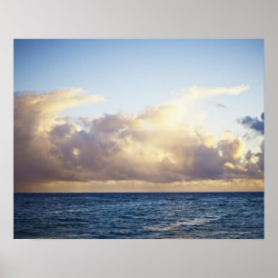 Sonnenaufgang und Wolken über Ozean Poster