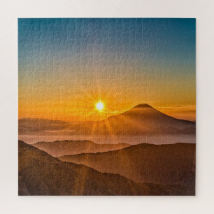 Sonnenaufgang zwischen den Hügeln