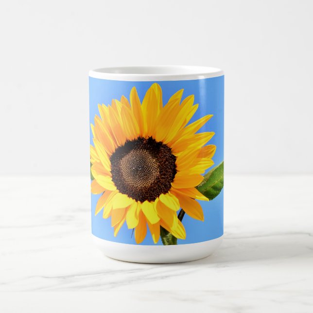 Sonnenblume auf Blue Sky Coffee Tasse (Mittel)