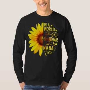Sonnenblume in einer Welt voller Grandmas ist Nana T-Shirt