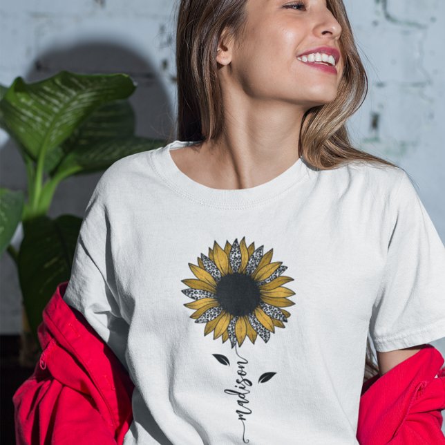 Sonnenblume Personalisiert Name Steppe T-Shirt (Von Creator hochgeladen)