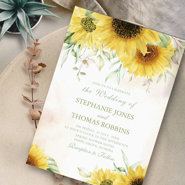 Sonnenblume Wiese Couple Foto Einladung Hochzeit (Sunflower Meadow Couple Photo Wedding Invitation on neutral ceramic plate.)