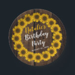 Sonnenblumeblumenwreath-hölzernes Pappteller<br><div class="desc">Sonnige Sonnenblumen winden und kopieren goldenes Gelbes und Weiß auf hölzerner Blick rustikalem Geburtstags-Partyentwurf.   Ursprünglicher Entwurf durch Feiertags-Herz-Entwürfe (alle Rechte vorbehalten).</div>