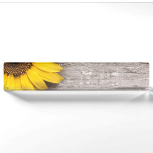 Sonnenblumen auf einem Holztisch Namensplakette