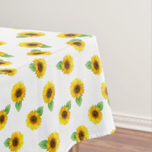 Sonnenblumen auf weißer Tischdecke