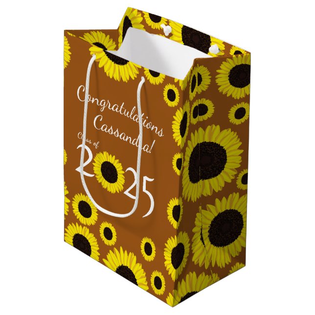 Sonnenblumen Country Graduation Party Mittlere Geschenktüte (Vorderseite Schrägansicht)
