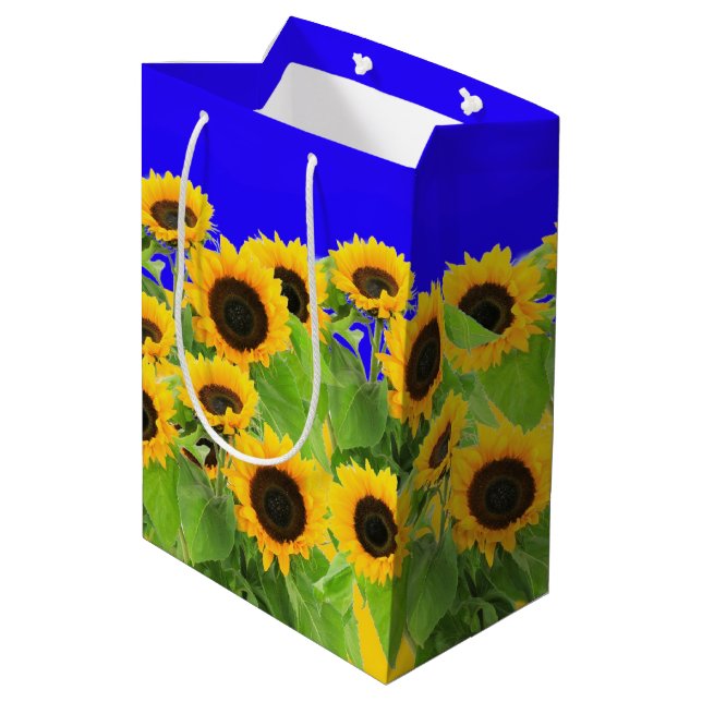 Sonnenblumen - Freiheit Ukraine Frieden ukrainisch Mittlere Geschenktüte (Rückseite Schrägansicht)