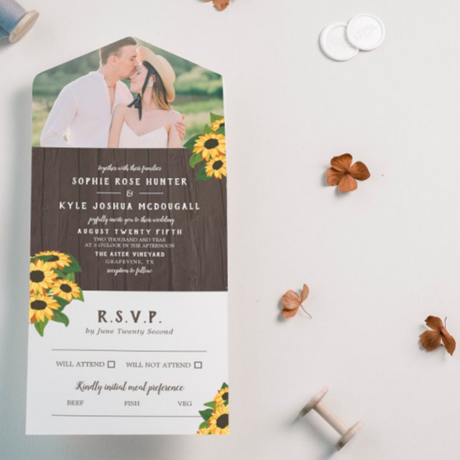 Sonnenblumen & Holz Rustikales Foto Hochzeit All In One Einladung (Von Creator hochgeladen)