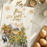 Sonnenblumen Hütte Bauernhof Szene Geschirrtuch<br><div class="desc">Bauernszene, Küchenhandtücher mit Sonnenblumen und "Zuhause Sweet Zuhause"-Text. Eine glückliche Szene besteht aus einem Picketzaun, Fahrrad und schwarzen Katzen mit einer Scheune in der Ferne. Gelbe Sonnenblumen gibt es überall - sie wachsen hinter dem Zaun, sind in den Fahrradkorb gestopft und bilden ein Muster über dem Handtuchhintergrund. Die Handtuchfarbe ist...</div>