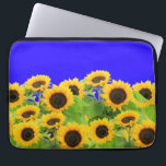 Sonnenblumen Laptop-Sieb Ukraine Flaggenfarben Laptopschutzhülle<br><div class="desc">Sonnenblumen - Freiheit Ukraine Frieden ukrainische Flagge - Unterstützung Unabhängigkeit gemeinsam - Sieg ! Machen wir die Welt zu einem besseren Ort - alle zusammen! Eine bessere Welt beginnt - abhängig - braucht Ihr auch! Sie können auf mehr als 1000 Zazzle-Produkte übertragen. Ändern Sie die Größe und verschieben oder entfernen...</div>