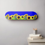 Sonnenblumen Skateboard - Ukraine Flaggenfarben<br><div class="desc">Sonnenblumen - Ukraine Flaggenfarben - Freiheit ! Sie können auf mehr als 1000 Zazzle-Produkte übertragen. Ändern Sie die Größe und verschieben oder entfernen und fügen Sie Elemente / Text mit dem Anpassungstool hinzu. Wir stehen mit der Ukraine!</div>