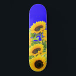 Sonnenblumen - ukrainische Flagge Friedensfreiheit Skateboard<br><div class="desc">Sonnenblumen - ukrainische Fahne Frieden Freiheit Ukraine - Unterstützung Unabhängigkeit gemeinsam - Sieg ! Machen wir die Welt zu einem besseren Ort - alle zusammen! Eine bessere Welt beginnt - abhängig - braucht Ihr auch! Sie können auf mehr als 1000 Zazzle-Produkte übertragen. Ändern Sie die Größe und verschieben oder entfernen...</div>