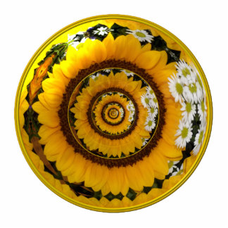 Sonnenblumen und Milchblumen unter Glas Freistehende Fotoskulptur