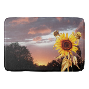SONNENBLUMEN UND SOMMERSONNENANSCHLUSS MIT PINKKLO BADEMATTE