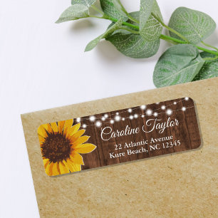 Sonnenblumen und String-Lights-Brautparty