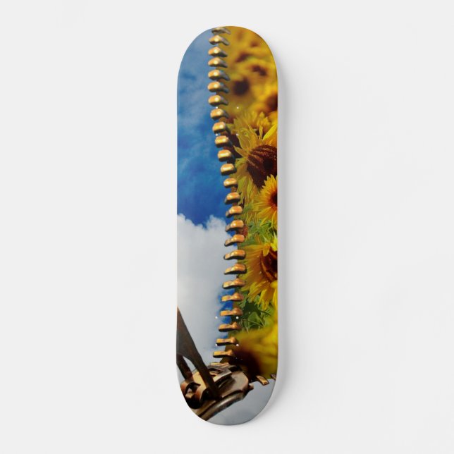 Sonnenblumen und Wolken mit Reißverschluss Skateboard (Vorderseite)