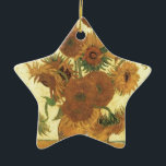 Sonnenblumen von Van Gogh Keramikornament<br><div class="desc">Stillleben: Vase mit 15 Sonnenblumen Gemälde von Vincent van Gogh. Der Expressionismus ist nicht nur eine Möglichkeit, Dinge zu sehen, sondern auch eine Möglichkeit, sie zu machen, sie zu malen. Ein Expressionist malen nicht "flach" und in reinen Tönen - er bricht seine Töne auf und wendet sie mit einem liberalen...</div>
