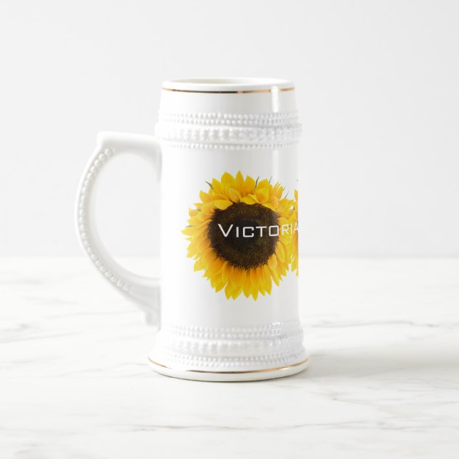 Sonnenblumenbraut und Groom Wedding Stein Bierglas (Links)