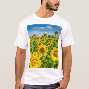Sonnenblumenfeld, Sommersonntag. T-Shirt