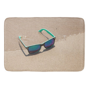 Sonnenbrille am Strand Badematte